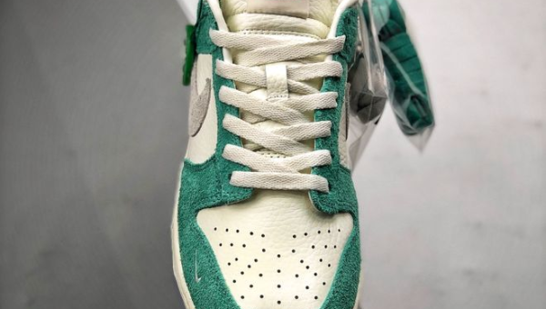 Nike蒂芙尼绿:潮流与经典的完美碰撞第1张-纯原莆田鞋工厂直销,品质保证,信心之选 Nike蒂芙尼绿:潮流与经典的完美碰撞